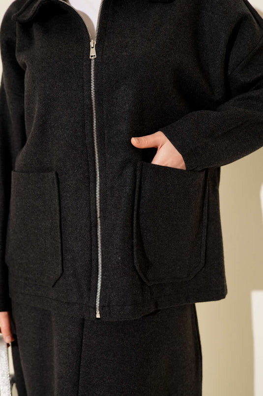 Ensemble deux pièces avec poches zippées et jupe en cachemire, gris fumé.