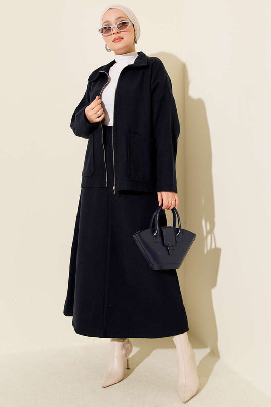 Ensemble deux pièces bleu marine avec poches zippées et jupe en cachemire