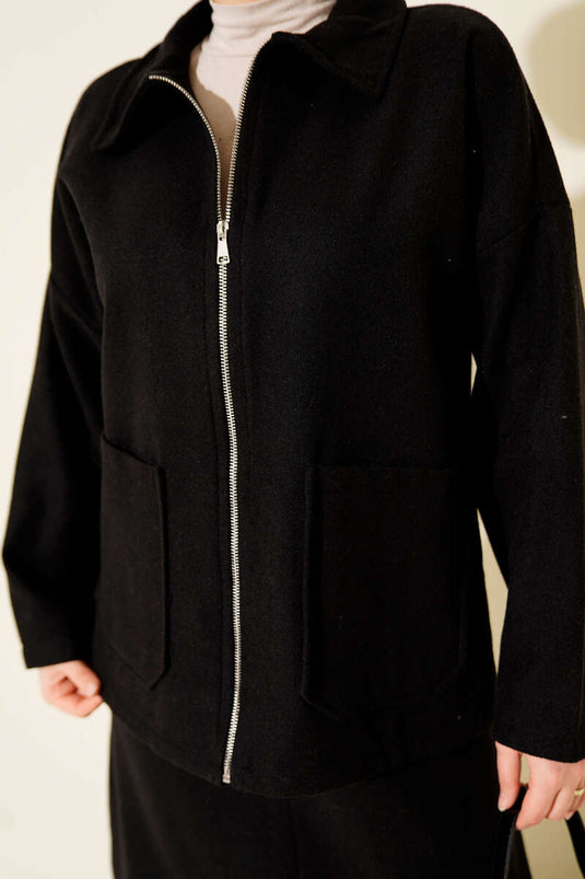 Ensemble deux pièces noir avec poches zippées et jupe en cachemire