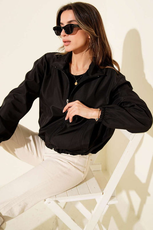 Chaqueta corta con bolsillos con doble cremallera, negra