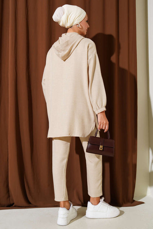 بدلة أساسية من قطعتين بسحاب وغطاء للرأس باللون البيج