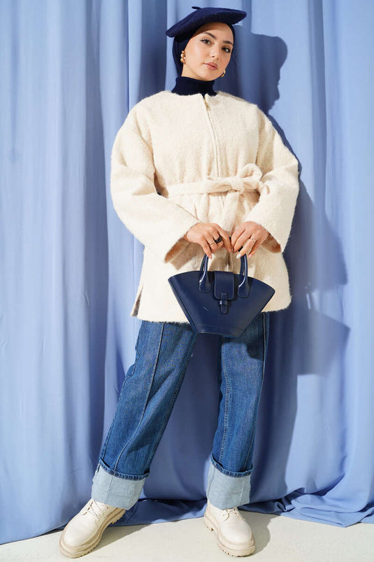 سترة من اللباد بسحاب وحزام بلون بيج فاتح