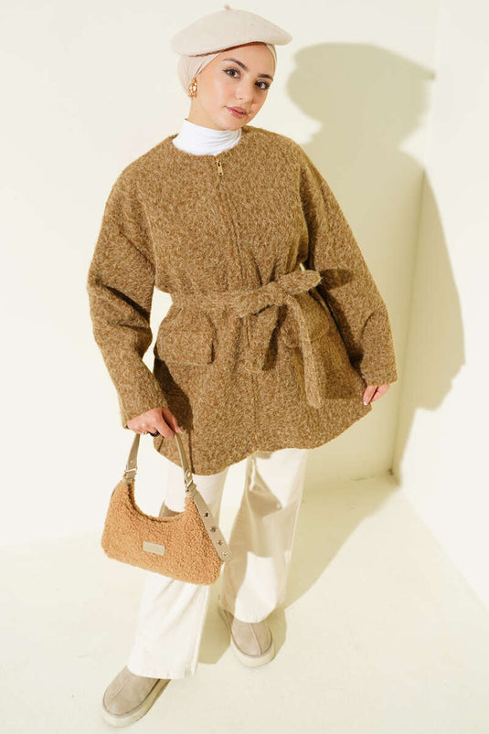 سترة من اللباد بسحاب وحزام باللون البني