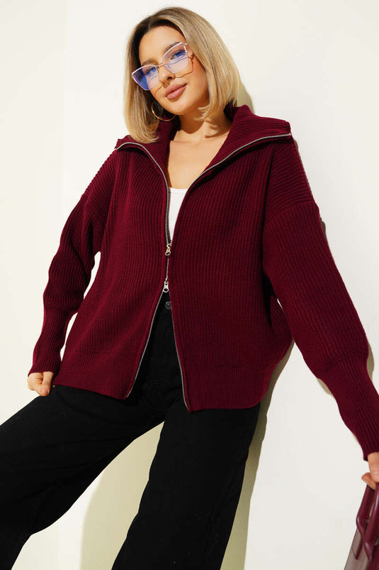 Burgunderfarbene Strickjacke mit Reißverschluss und Rippstrick
