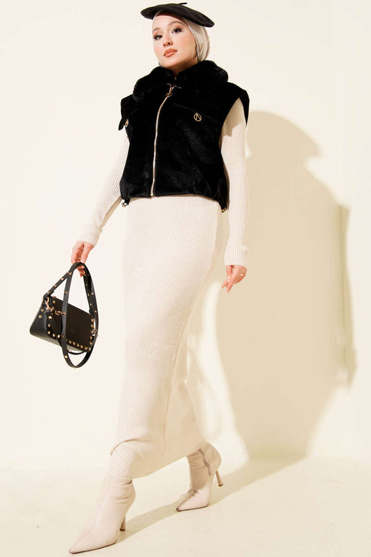 Schwarze, flauschige Kurzweste mit Reißverschlusskragen