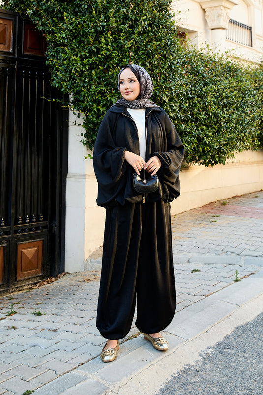 بدلة سوداء فضفاضة من قطعتين بأكمام خفاش وسحاب