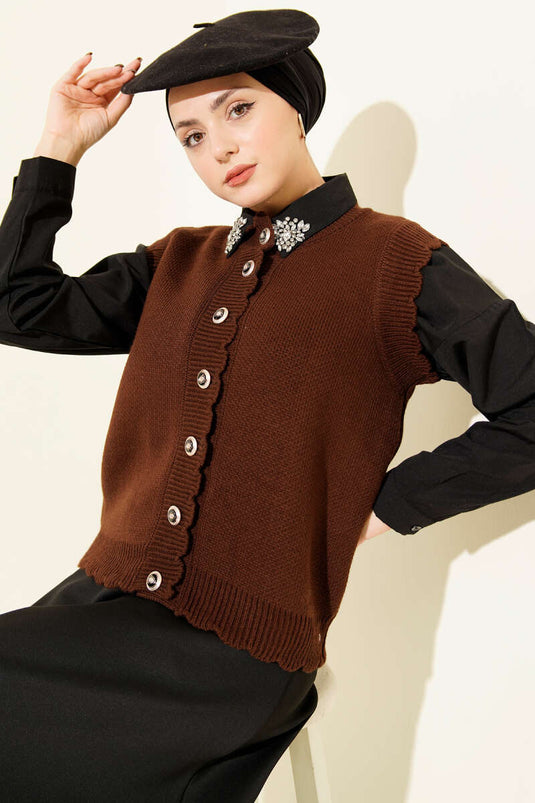 Fırfır Detaylı Düğmeli Triko Yelek Kahve