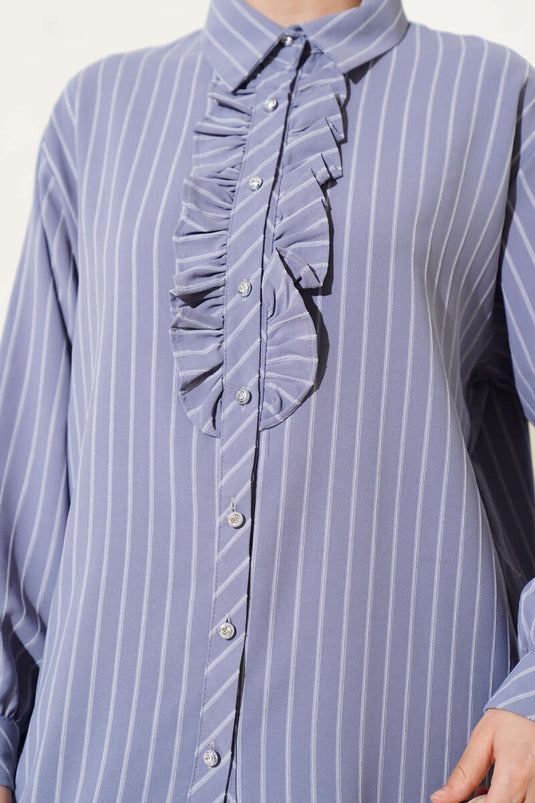 Chemise grise à rayures, boutons et volants en pierre