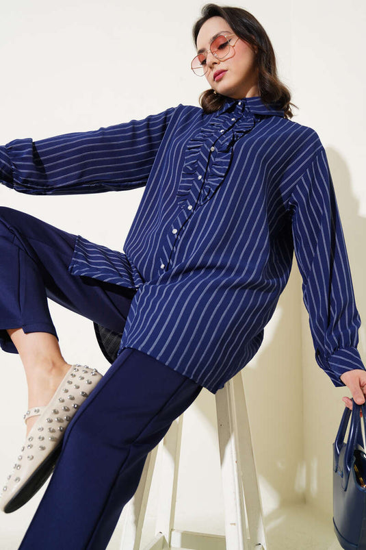 Chemise rayée bleu marine à boutons et volants en pierre