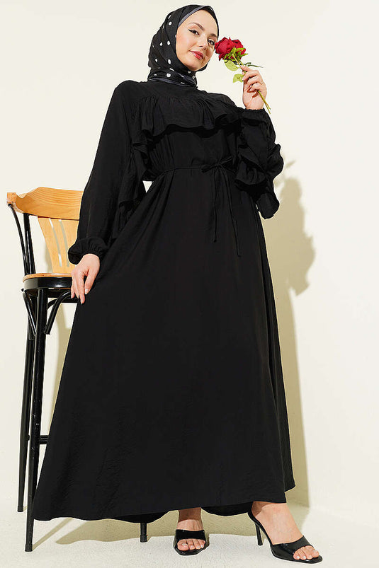Robe noire à ceinture cordelette avec volants et bandes