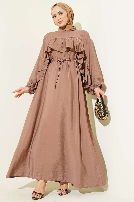 Robe ceinturée à cordon avec ruban volanté couleur vison
