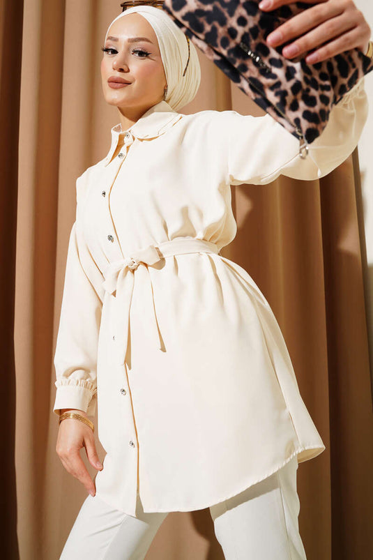 Camicia con colletto a bebé e cintura beige con volant