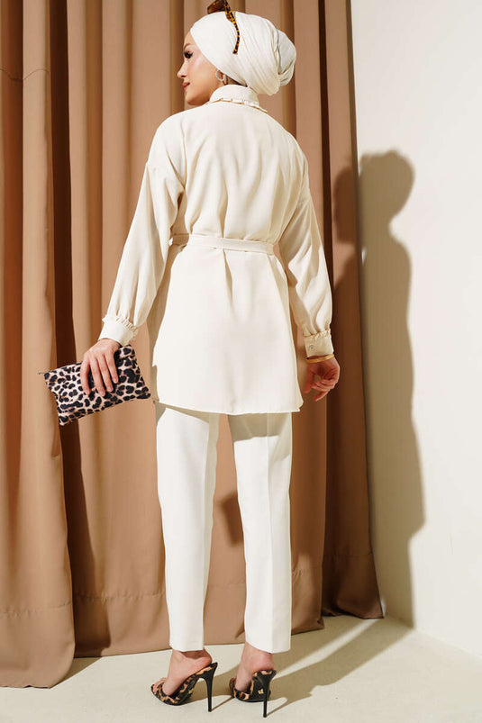 Beige blouse met babykraag en ceintuur, met ruches