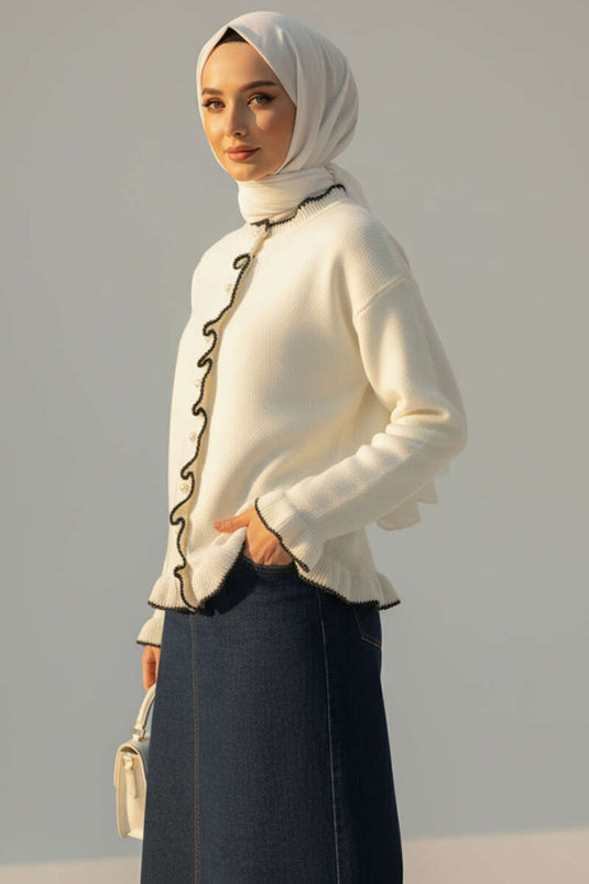 Cardigan boutonné en maille à volants et perles écru