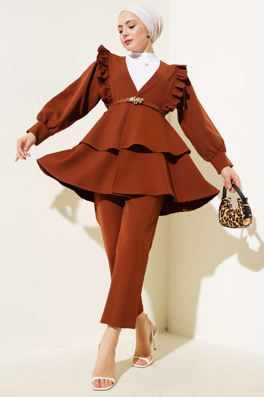 طقم تونيك من قطعتين مع حزام وحبل مكشكش، بني