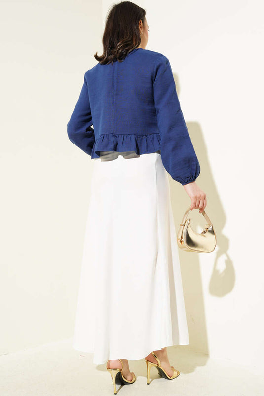 بلوزة كتان مكشكشة باللون الأزرق الداكن