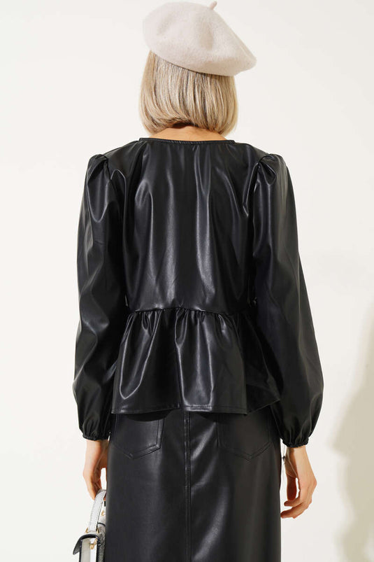 بلوزة جلدية سوداء برباط أمامي وكشكشة
