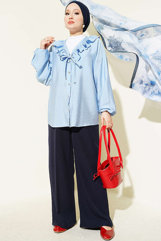 Ruffle Blouse Met V-Hals En Gouden Knopen In Blauw