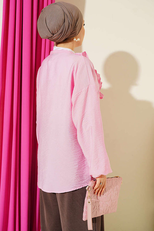 Chemise Rose À Volants Et Boutons Dorés