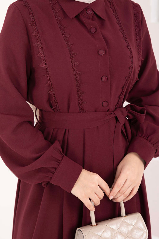 Robe Modeste à Ceinture avec Détail en Fils Bordeaux
