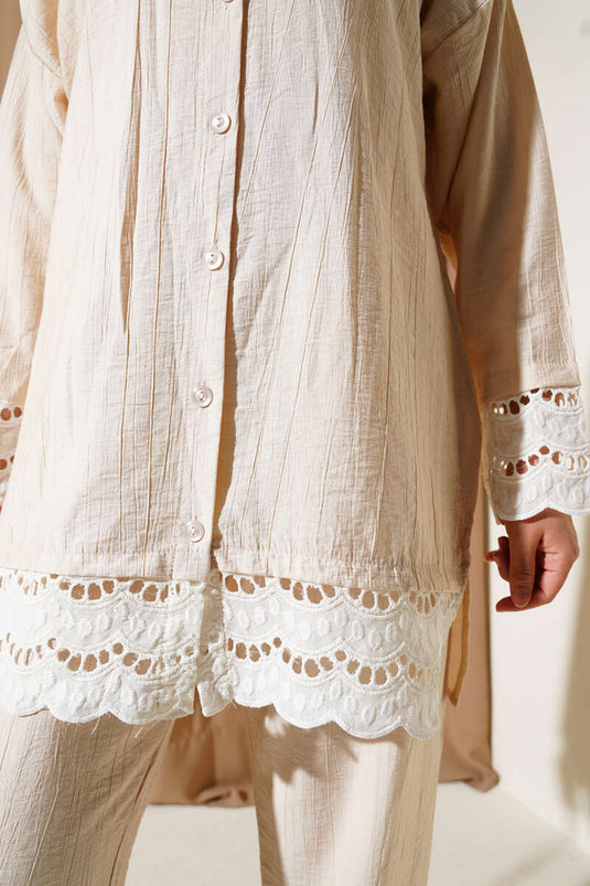 طقم تونيك مزين بتفاصيل صدفية من قطعتين، بيج