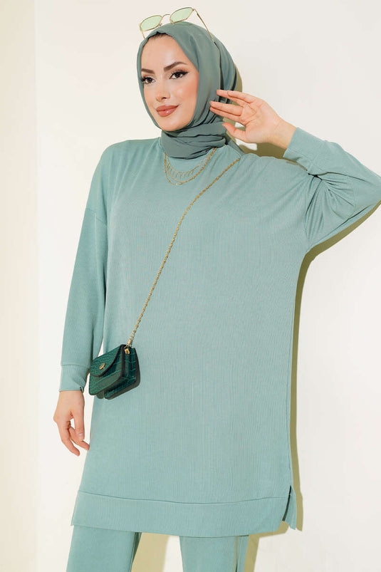 بدلة من قطعتين من قماش مخملي، لون أخضر لوزي