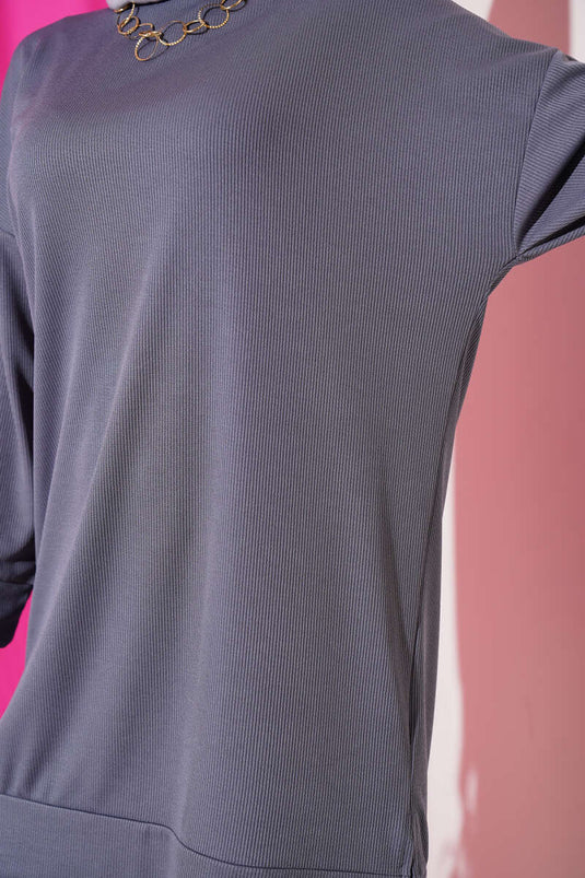 بدلة من قطعتين من قماش مخملي رمادي داكن