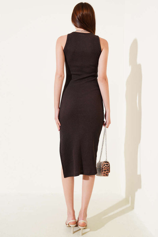 Mouwloze geribbelde midi-jurk met split, bruin