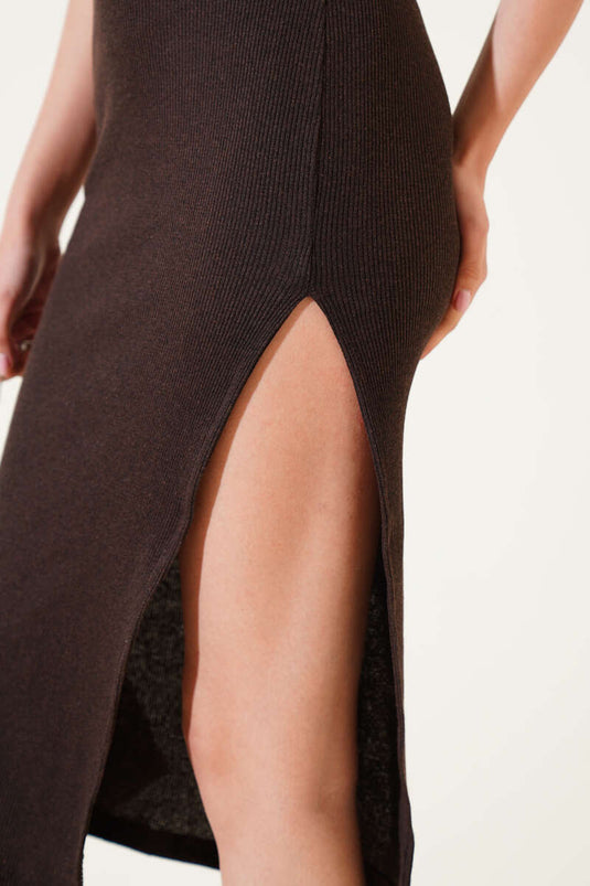 Fitilli Kolsuz Yırtmaçlı Midi Elbise Kahve