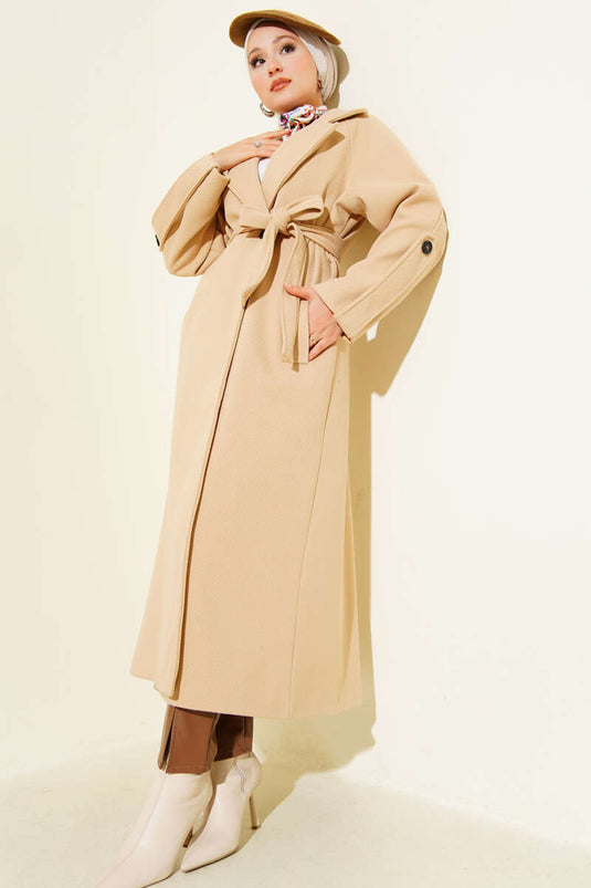 معطف من الكشمير المخملي بحزام باللون البيج