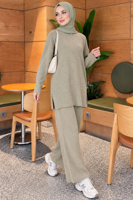 Ensemble En Maille Vert À Fente Latérale