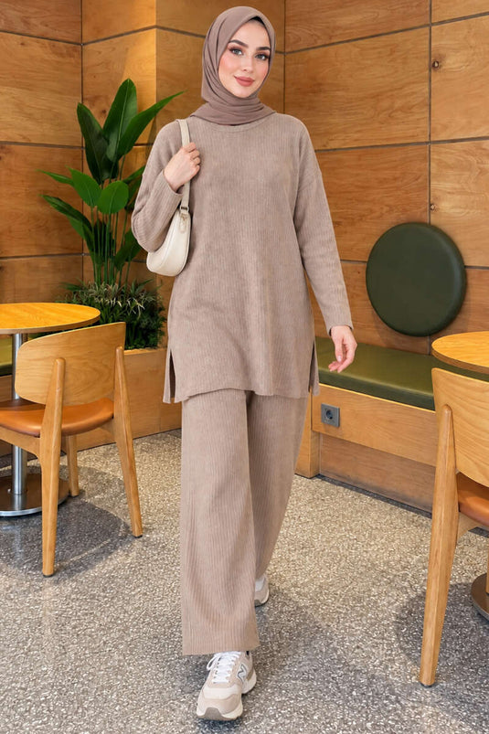 Completo In Maglia A Coste Con Spacco Beige