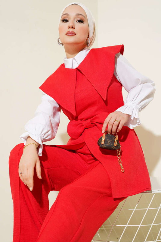 Ensemble deux pièces rouge à col marin orné d'un nœud papillon