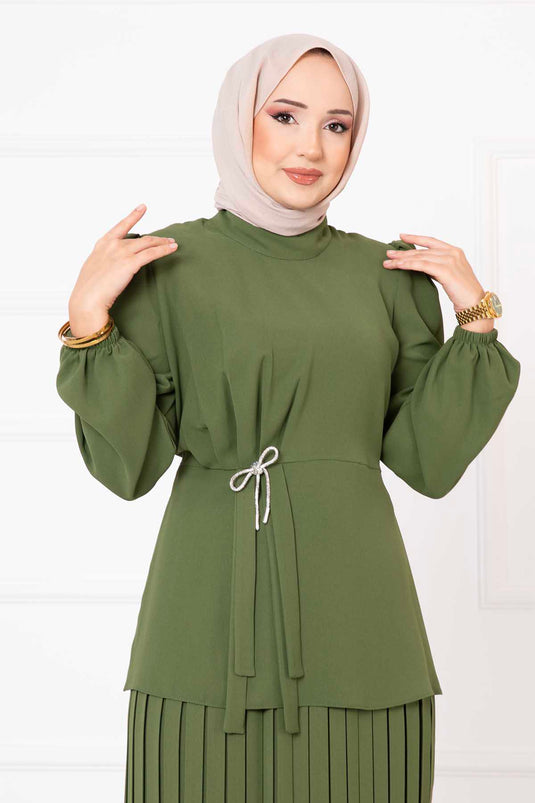 Traje de hijab doble con falda y detalle de lazo en color caqui