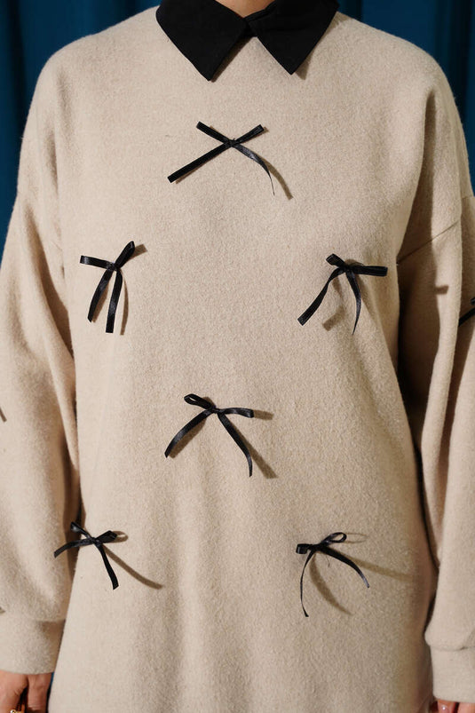 طقم من قطعتين مطبوع عليه فيونكة، لون بيج