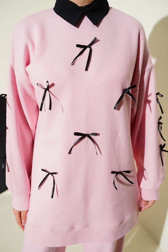 طقم مكون من قطعتين مطبوع عليه فيونكة باللون الوردي