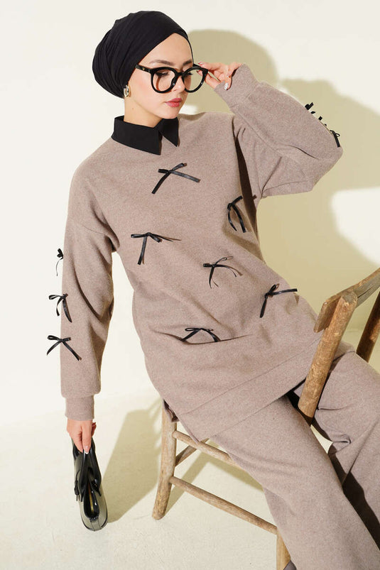 طقم من قطعتين من الكشمير بتفاصيل فيونكة من المنك