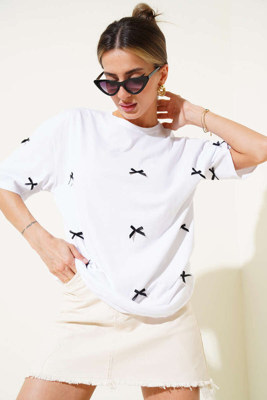 T-shirt blanc à nœud papillon