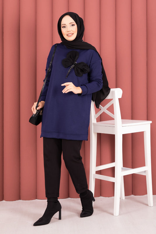 Tunique hijab Oysho bleu marine ornée d'un nœud et de pierres brodées