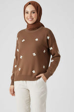 Pull en tricot brodé avec nœud Latte
