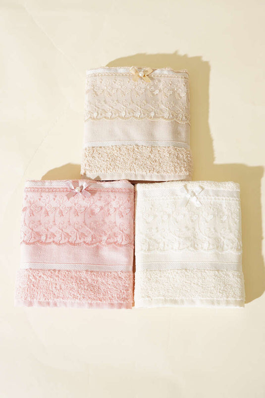 Assorted 3-Piece Towel Set with Bow and Lace Trim (1)