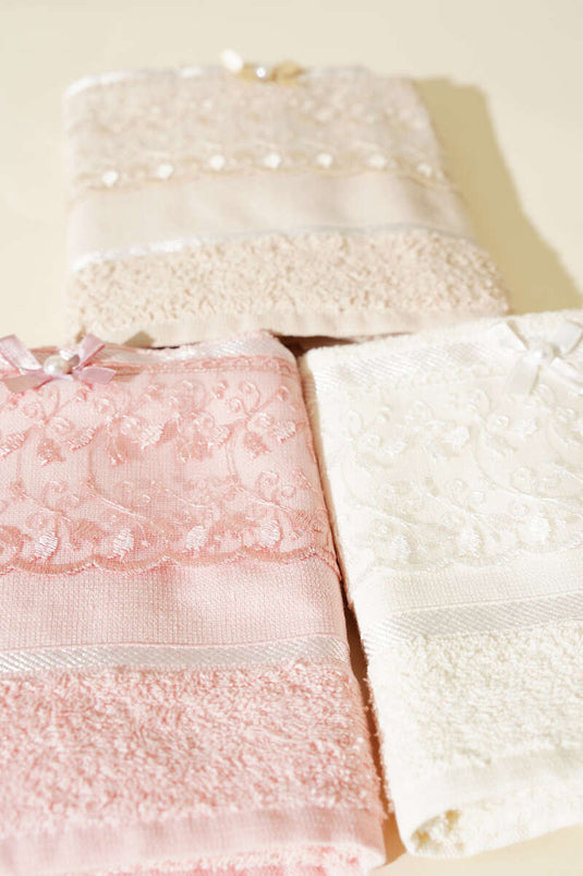 Assorted 3-Piece Towel Set with Bow and Lace Trim (1)
