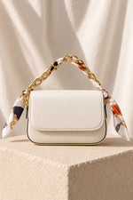 Sac À Main Rectangulaire Beige Avec Chaîne