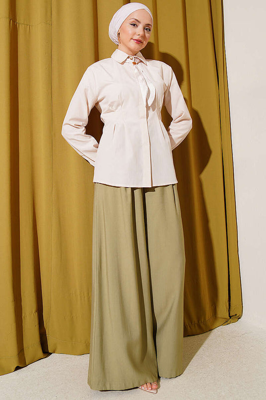 قميص بجيوب على الخصر بلون البيج