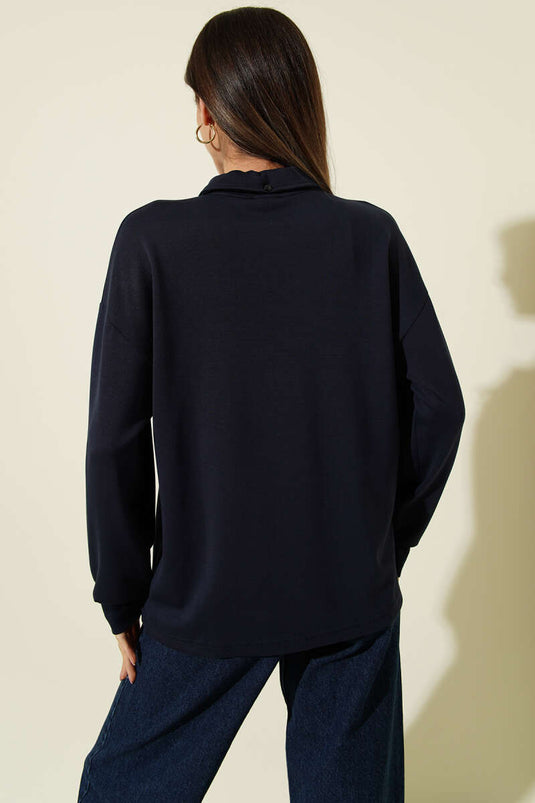 سويت شيرت بياقة قميص مع وشاح كحلي