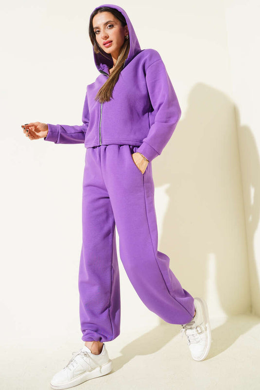 طقم من قطعتين مزين بغطاء رأس باللون البنفسجي