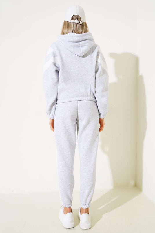 طقم سويت شيرت مزخرف بثلاثة خيوط باللون الرمادي