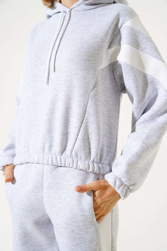 طقم سويت شيرت مزخرف بثلاثة خيوط باللون الرمادي