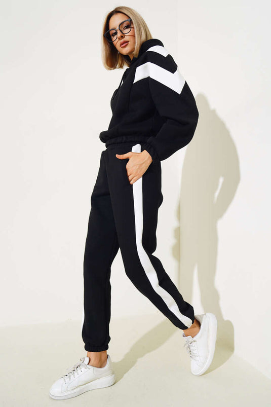 طقم سويت شيرت مزخرف بثلاثة خيوط باللون الأسود