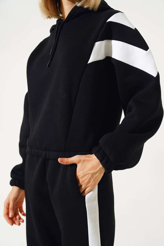 طقم سويت شيرت مزخرف بثلاثة خيوط باللون الأسود